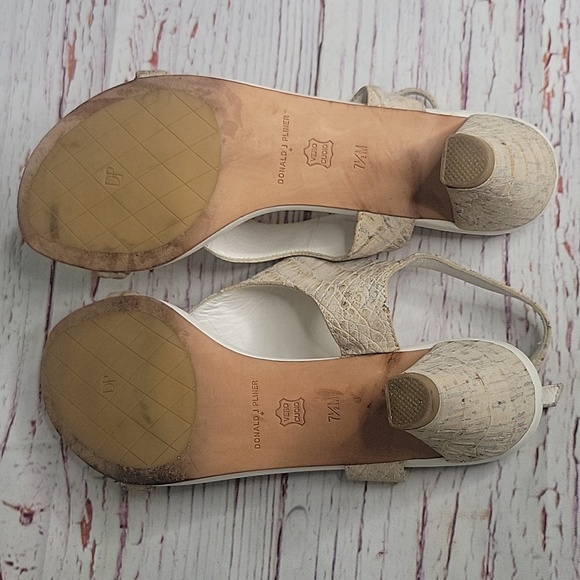 Donald J. Pliner Cream Embossed Women's Thong  Leather Sandals Size 7.5 - Picture 8 of 10